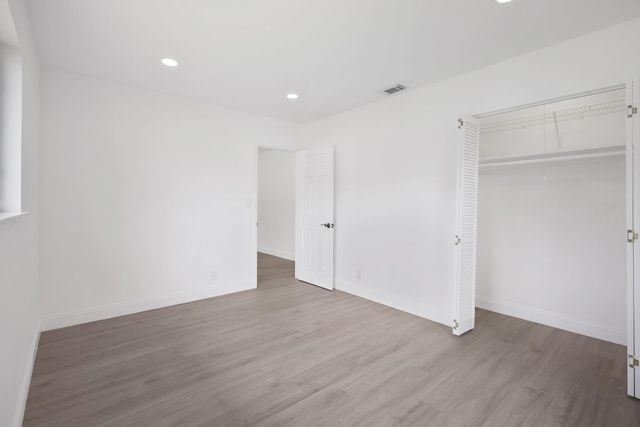 699 NE 40th St, Oakland Park, FL 33334