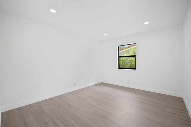 699 NE 40th St, Oakland Park, FL 33334