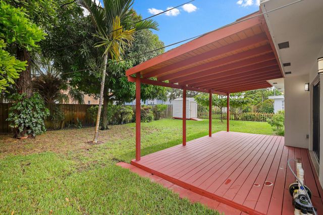 699 NE 40th St, Oakland Park, FL 33334