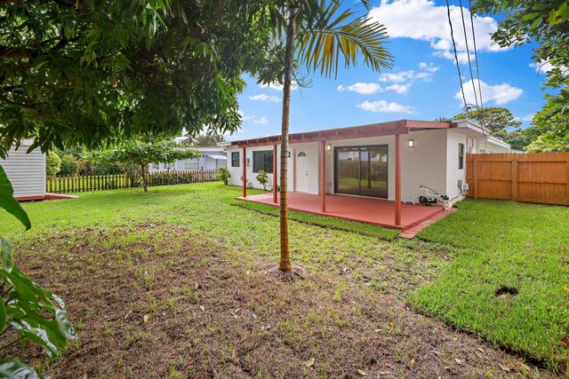 699 NE 40th St, Oakland Park, FL 33334