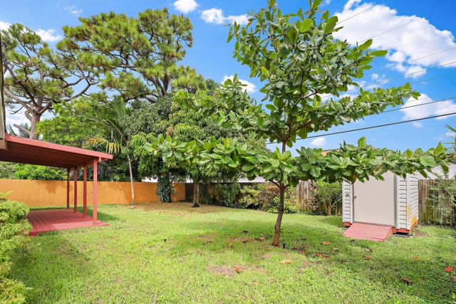 699 NE 40th St, Oakland Park, FL 33334