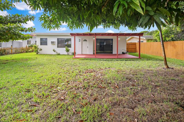 699 NE 40th St, Oakland Park, FL 33334