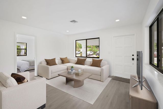 699 NE 40th St, Oakland Park, FL 33334