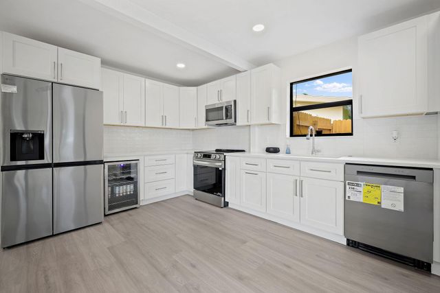 699 NE 40th St, Oakland Park, FL 33334