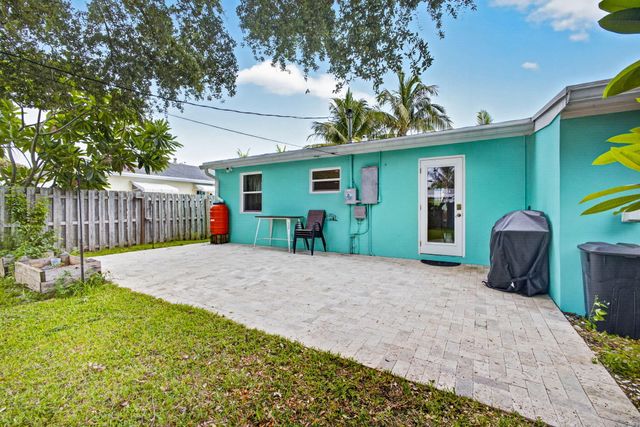 216 E 24th Street, Riviera Beach, FL 33404