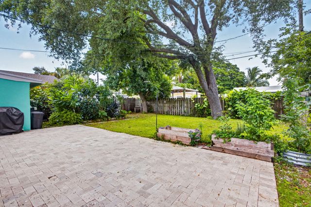 216 E 24th Street, Riviera Beach, FL 33404