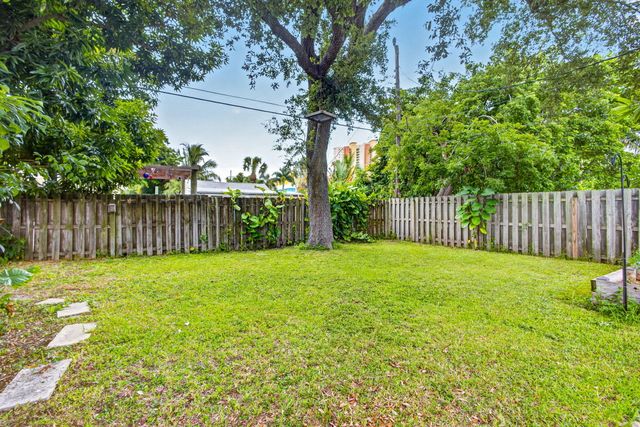 216 E 24th Street, Riviera Beach, FL 33404