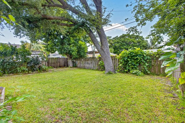 216 E 24th Street, Riviera Beach, FL 33404