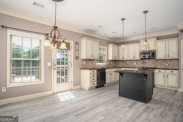 1664 Maes Overlook, Loganville, GA 30052