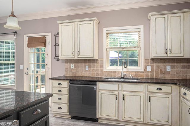 1664 Maes Overlook, Loganville, GA 30052
