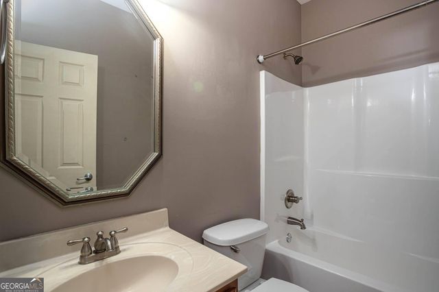 1664 Maes Overlook, Loganville, GA 30052