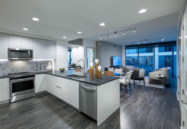 1770 Post Oak Ln 2807, Houston, TX 77056