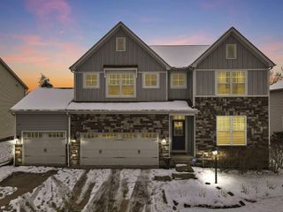 566 Preston Trails Drive, Pickerington, OH 43147