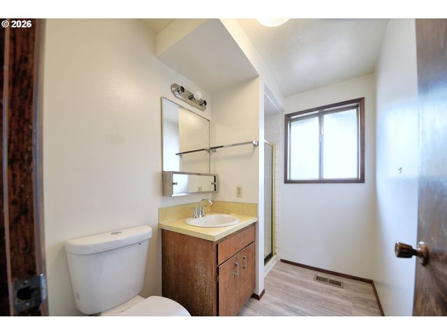 1798 GILHAM Rd, Eugene, OR 97401