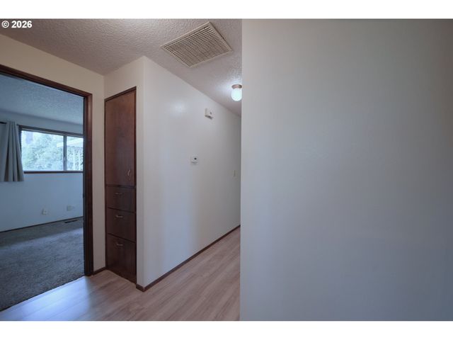 1798 GILHAM Rd, Eugene, OR 97401
