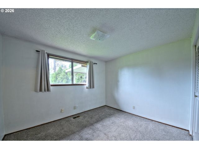 1798 GILHAM Rd, Eugene, OR 97401