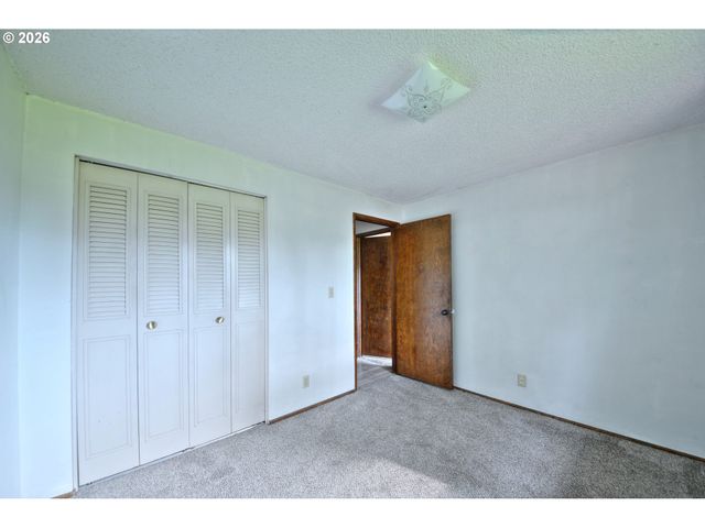 1798 GILHAM Rd, Eugene, OR 97401