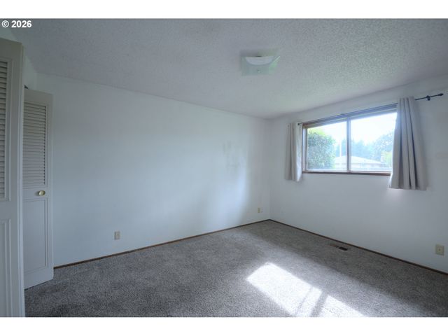 1798 GILHAM Rd, Eugene, OR 97401