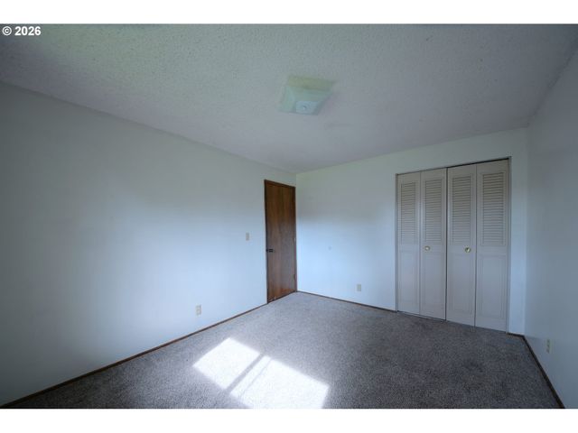 1798 GILHAM Rd, Eugene, OR 97401