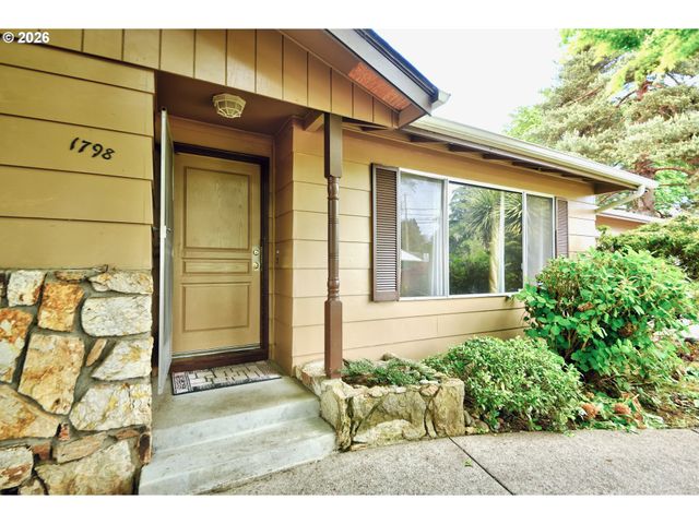 1798 GILHAM Rd, Eugene, OR 97401