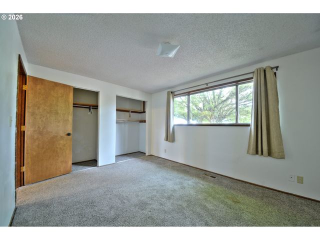1798 GILHAM Rd, Eugene, OR 97401