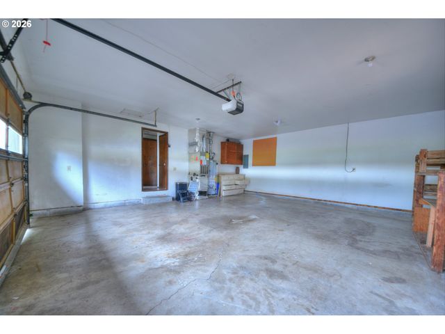 1798 GILHAM Rd, Eugene, OR 97401