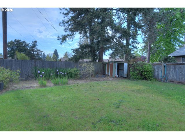 1798 GILHAM Rd, Eugene, OR 97401