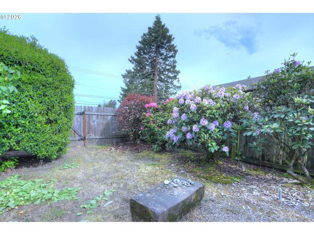 1798 GILHAM Rd, Eugene, OR 97401