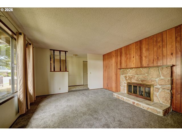 1798 GILHAM Rd, Eugene, OR 97401