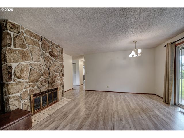 1798 GILHAM Rd, Eugene, OR 97401