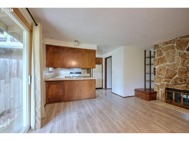 1798 GILHAM Rd, Eugene, OR 97401