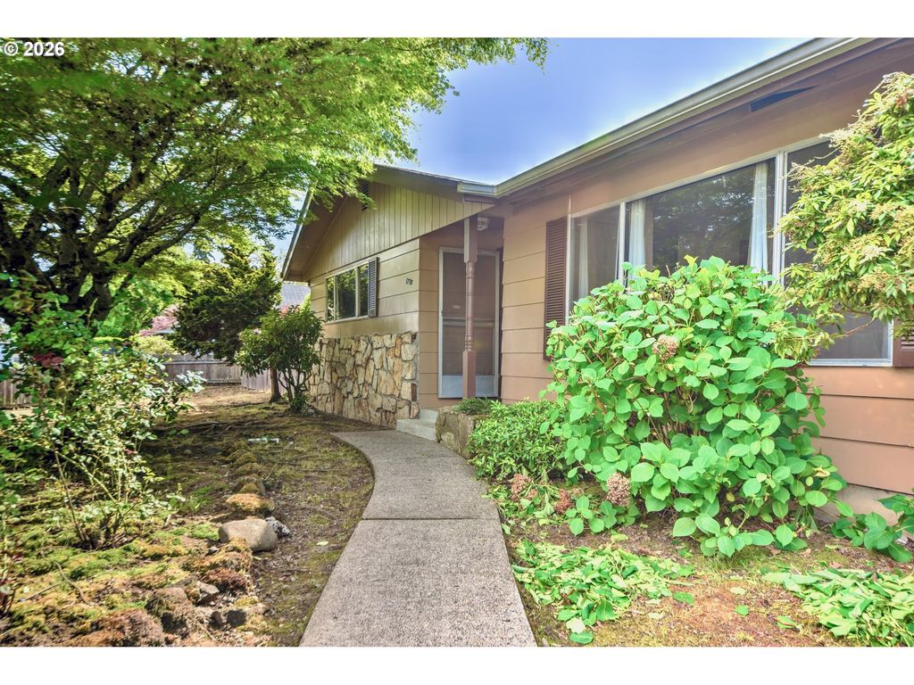 1798 GILHAM Rd, Eugene, OR 97401