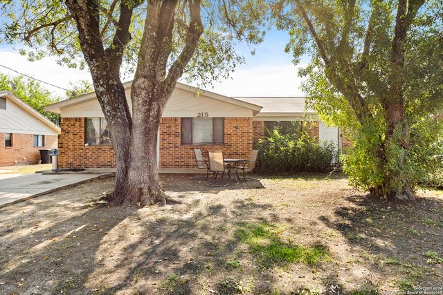215 REDBUD LN, New Braunfels, TX 78130