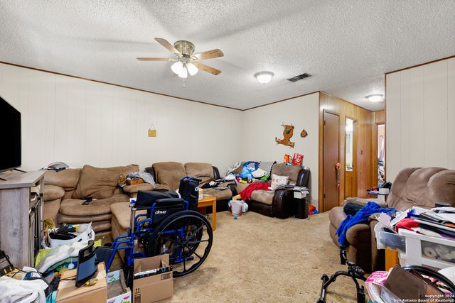 215 REDBUD LN, New Braunfels, TX 78130