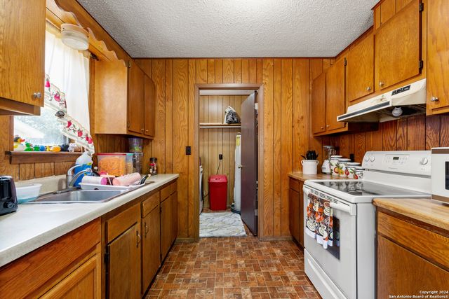 215 REDBUD LN, New Braunfels, TX 78130