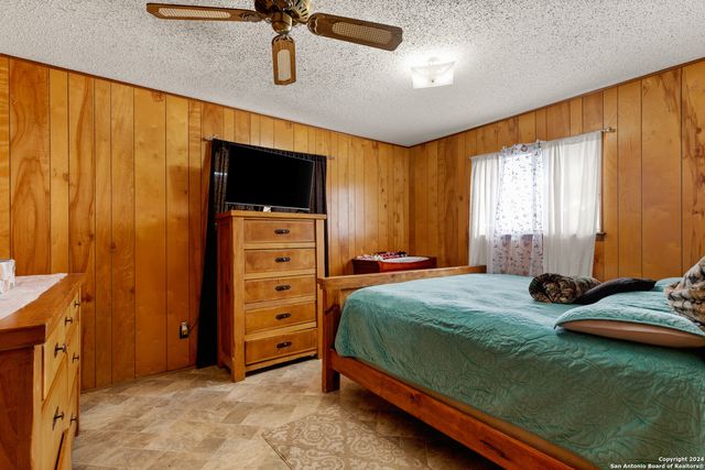 215 REDBUD LN, New Braunfels, TX 78130