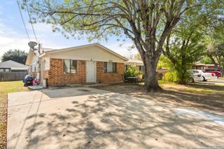 215 REDBUD LN, New Braunfels, TX 78130