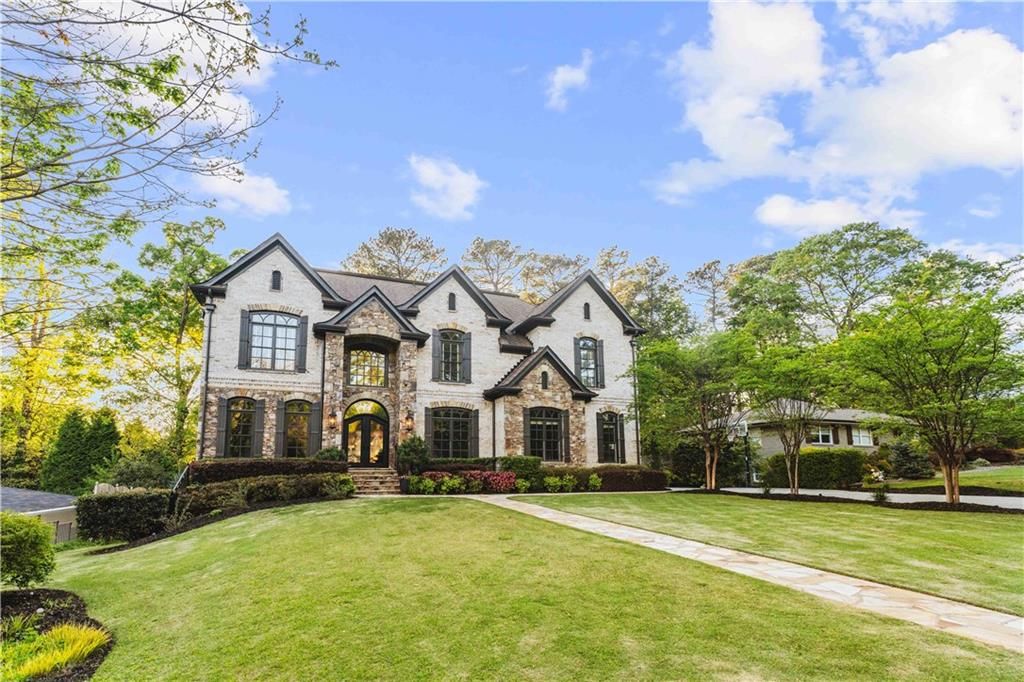 Image 2 of property listing at 1686 Montcliff Court, Decatur, GA 30033