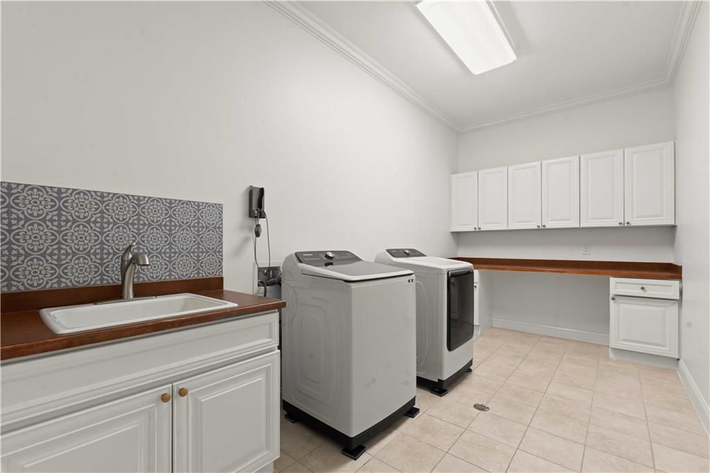 Image 63 of property listing at 1686 Montcliff Court, Decatur, GA 30033
