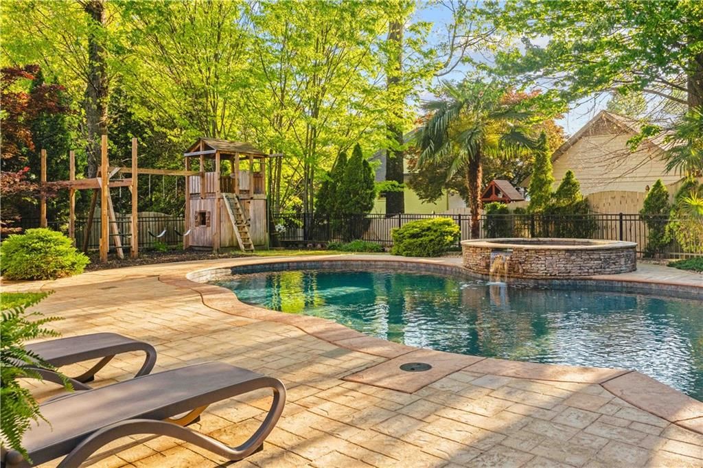 Image 85 of property listing at 1686 Montcliff Court, Decatur, GA 30033