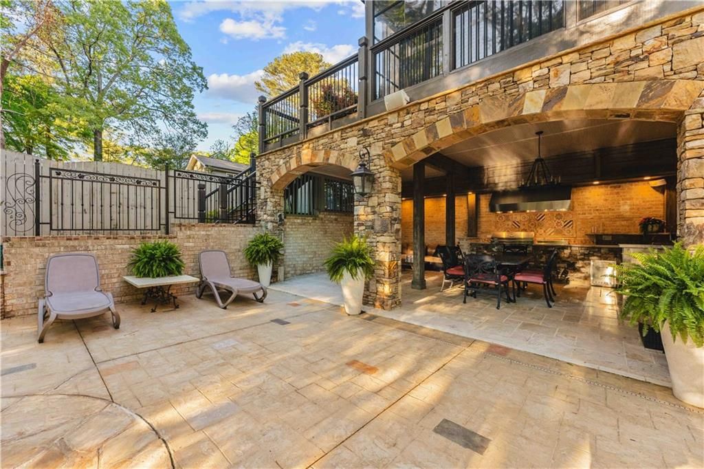 Image 89 of property listing at 1686 Montcliff Court, Decatur, GA 30033