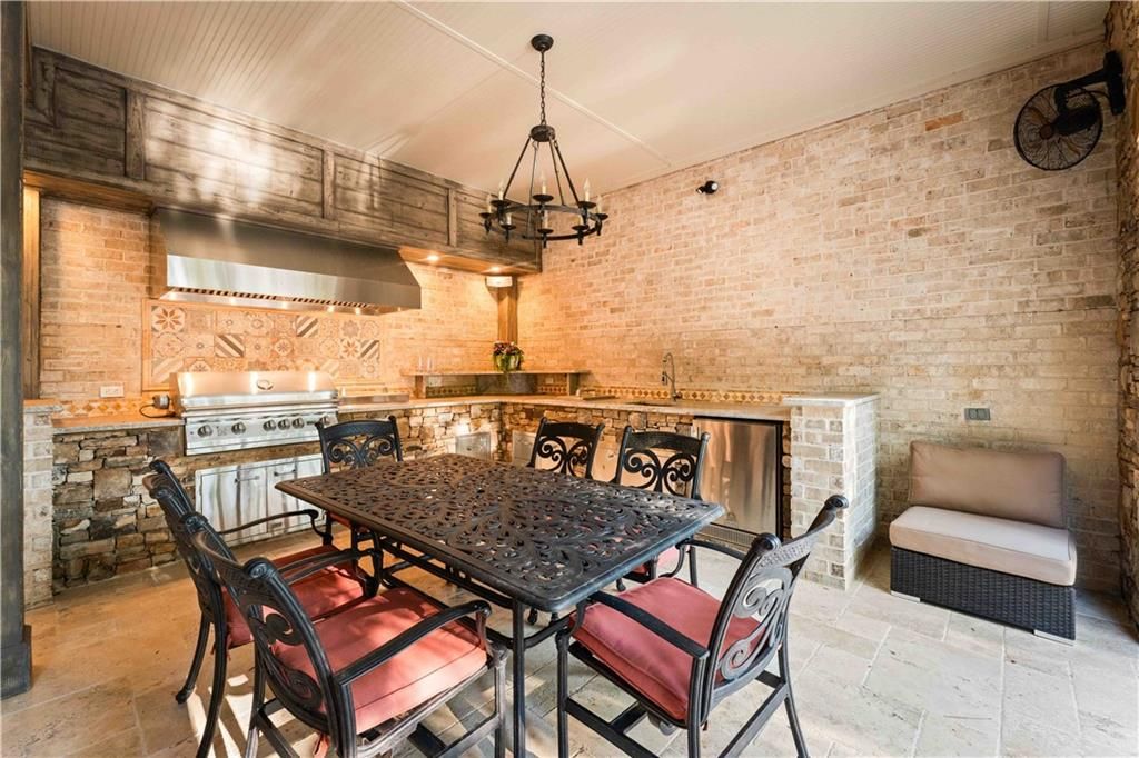 Image 91 of property listing at 1686 Montcliff Court, Decatur, GA 30033