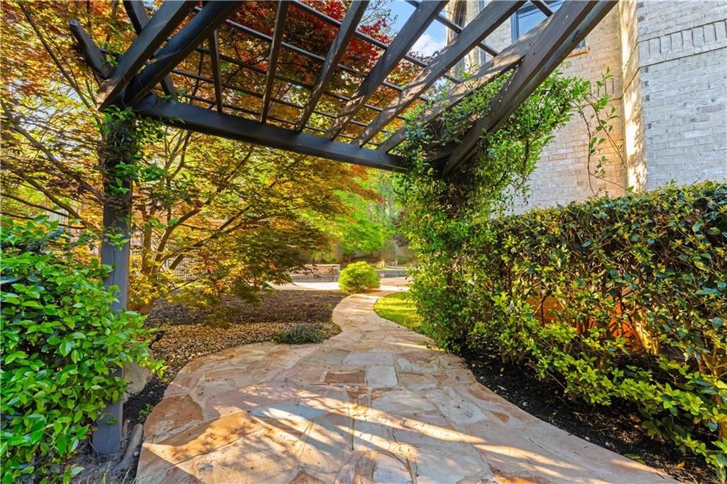 Image 92 of property listing at 1686 Montcliff Court, Decatur, GA 30033