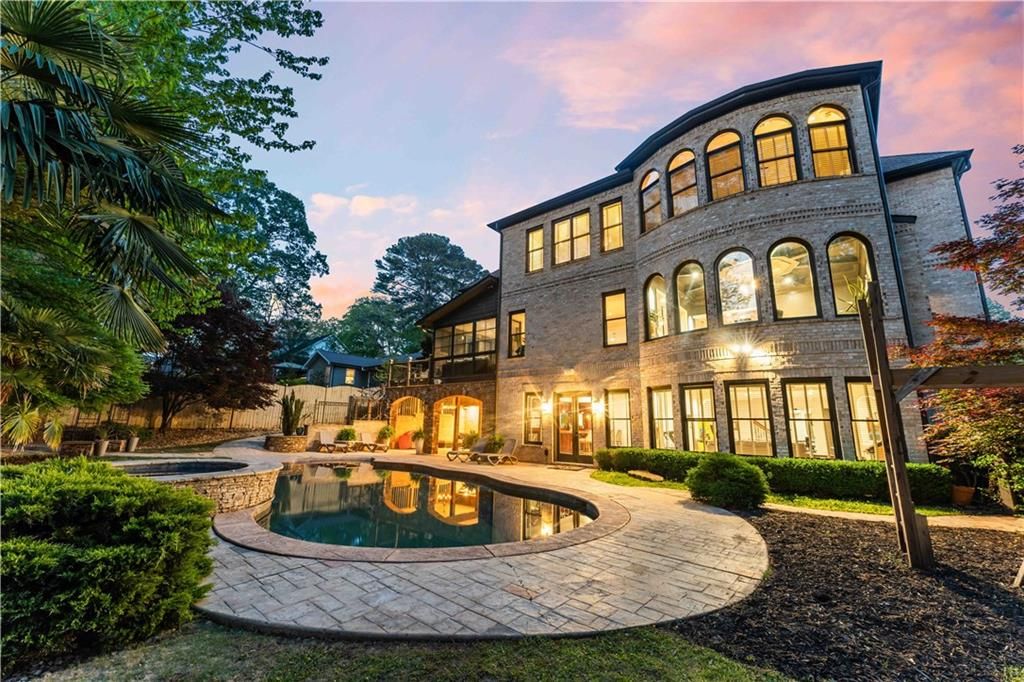 Image 97 of property listing at 1686 Montcliff Court, Decatur, GA 30033