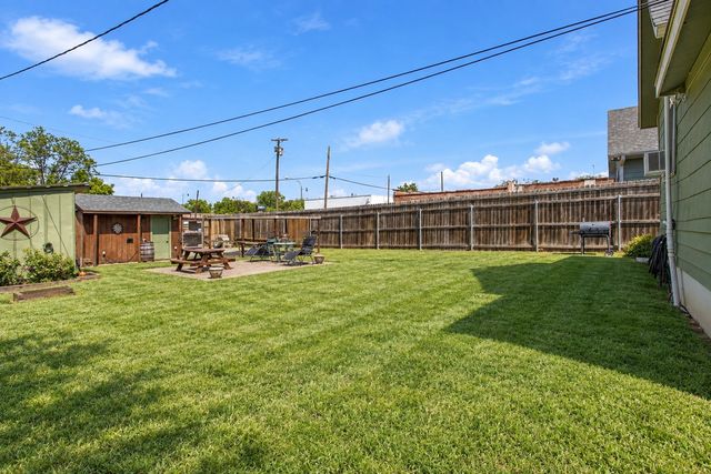 215 W Munson Street, Denison, TX 75020