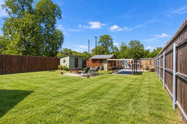 215 W Munson Street, Denison, TX 75020
