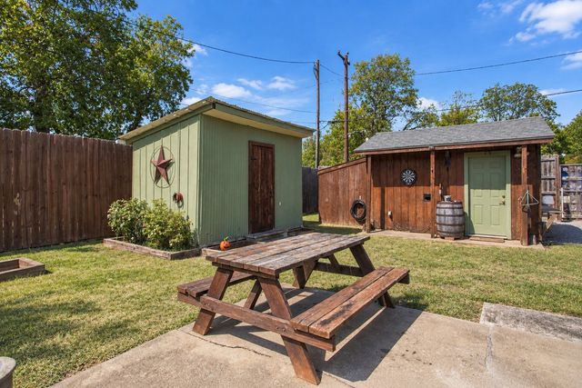 215 W Munson Street, Denison, TX 75020