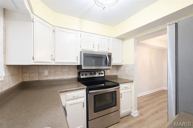 5107 Hollow Wood Court A, St Louis, MO 63128