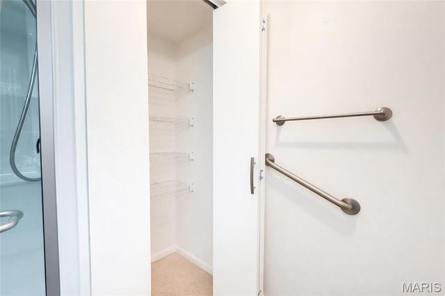 5107 Hollow Wood Court A, St Louis, MO 63128