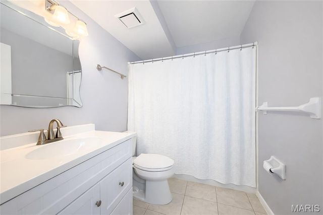 5107 Hollow Wood Court A, St Louis, MO 63128